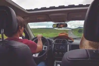 une famille en voiture