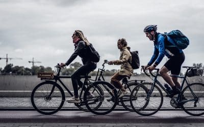 Comment bien s'équiper pour faire du vélo sous la pluie : les indispensables